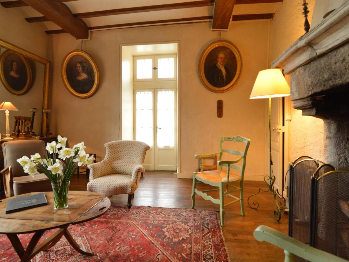 Magnificent Holiday Home With Pool Saint-Paul-du-Bois Номер фото