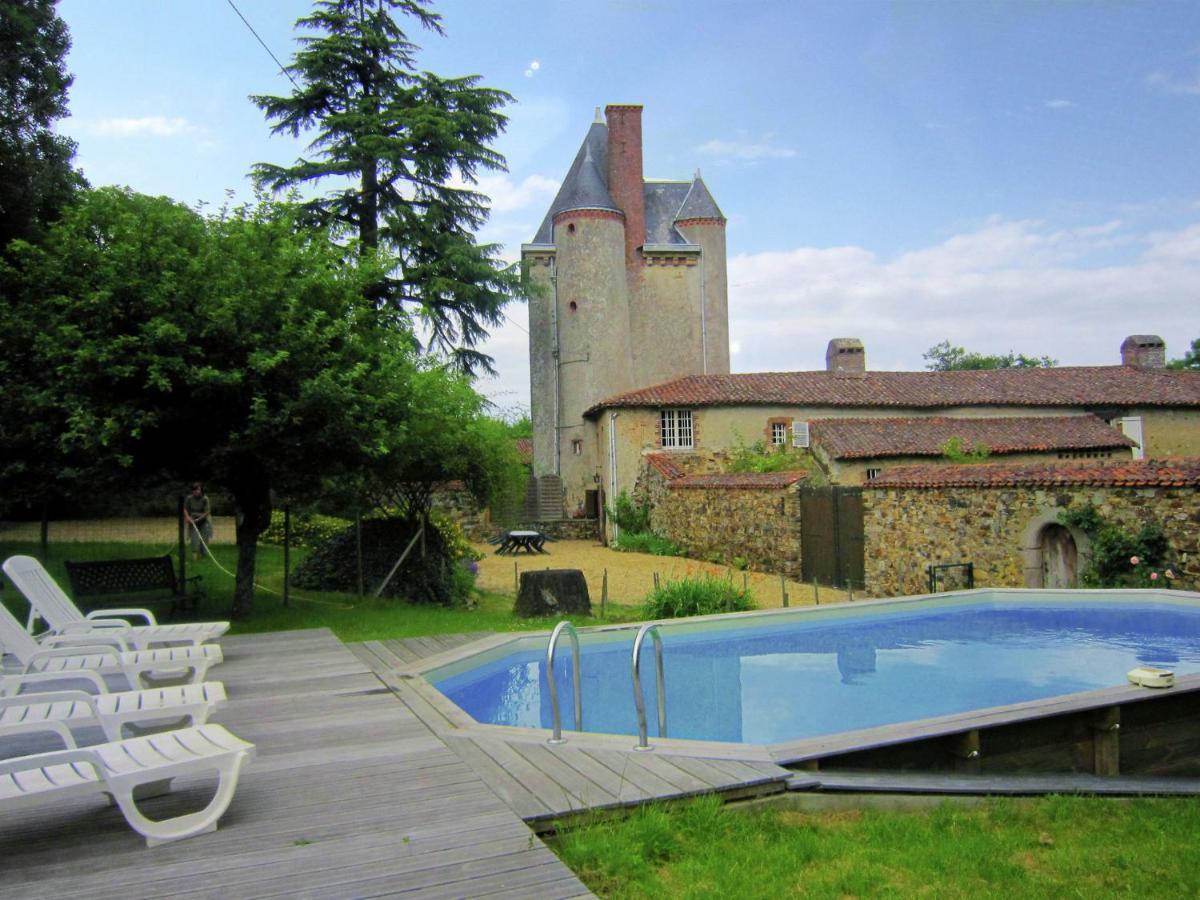 Magnificent Holiday Home With Pool Saint-Paul-du-Bois Номер фото
