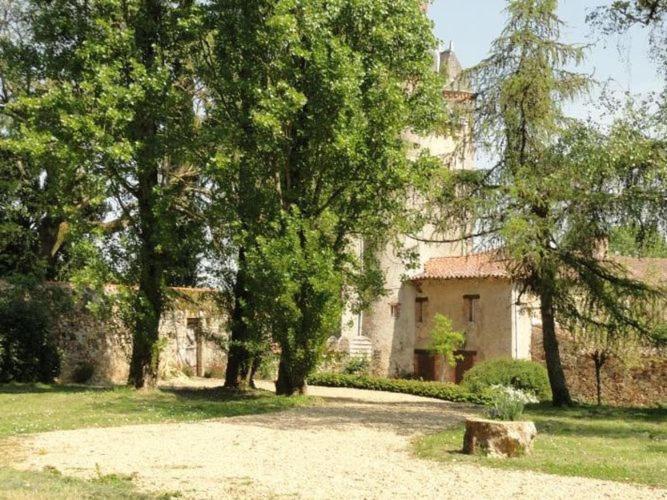 Magnificent Holiday Home With Pool Saint-Paul-du-Bois Екстер'єр фото